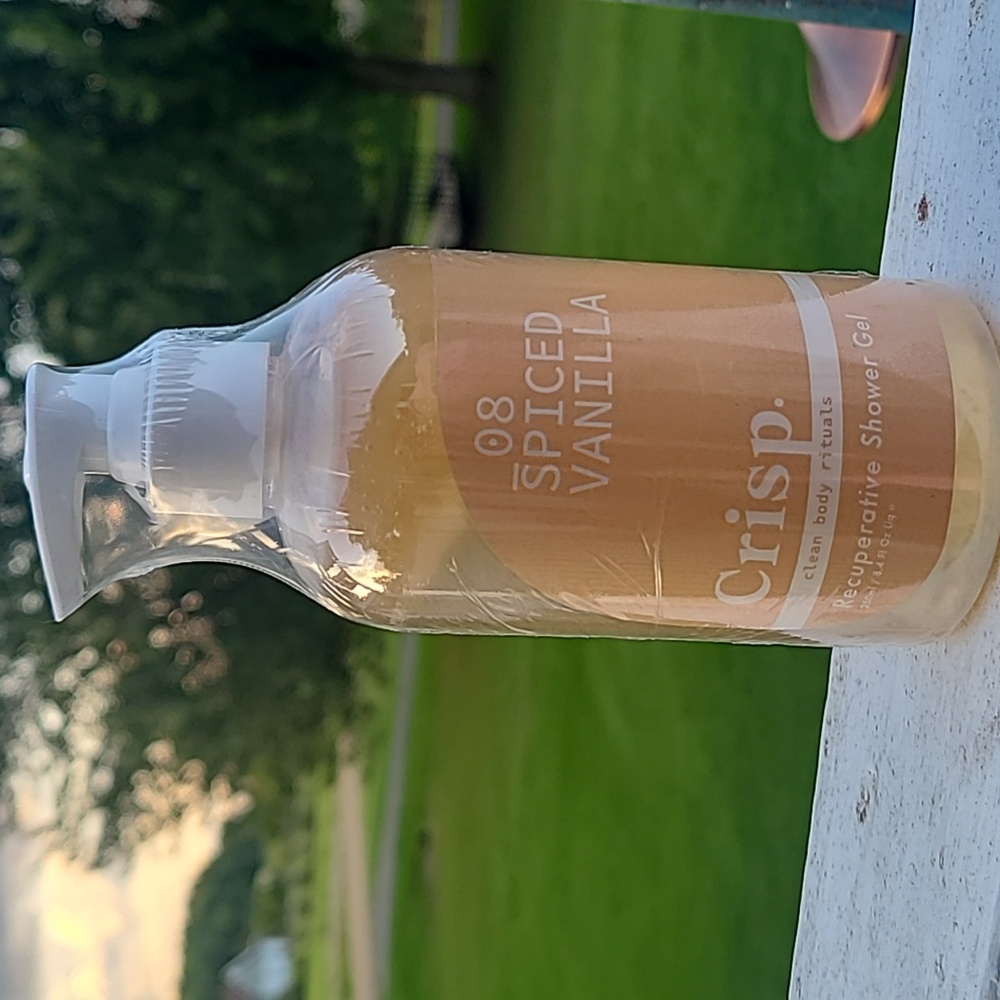 Crisp _08 Spiced Vanilla Shower Gel 8.4 fl oz.